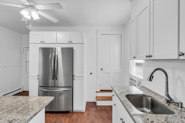 Building Photo - 6 Center St