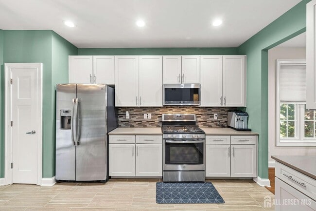 Building Photo - 2 Gonzalez Dr