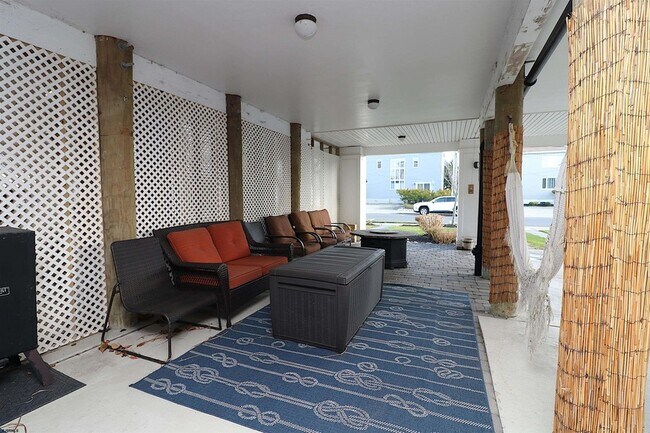 Building Photo - 9505 Monmouth Ave