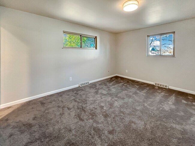 Building Photo - $0 DEPOSIT OPTION. 4 BED 3 BATH IN HAMPDEN HEIGHTS!