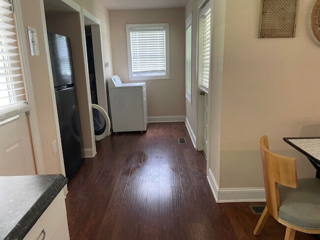 Building Photo - Charming, 3 bed, 1 bath ranch just mins from VA hospital
