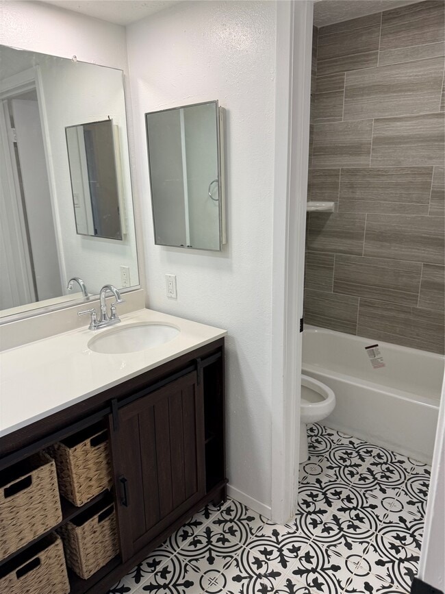 Building Photo - 6649 Westwick Dr