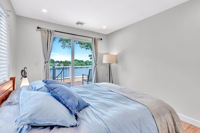 Building Photo - 637 Beacon Blvd