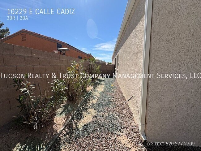 Building Photo - 10229 E Calle Cadiz