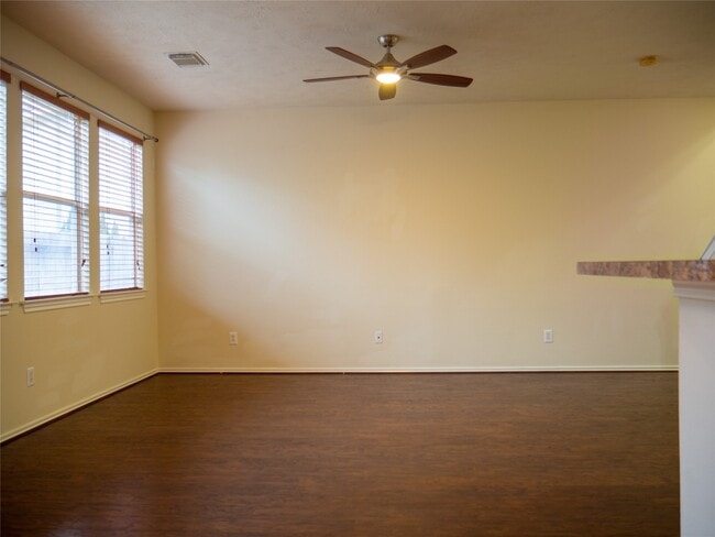 Building Photo - 47 Wickerdale Pl