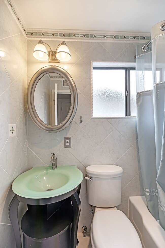 Building Photo - Beautiful Updated Home!