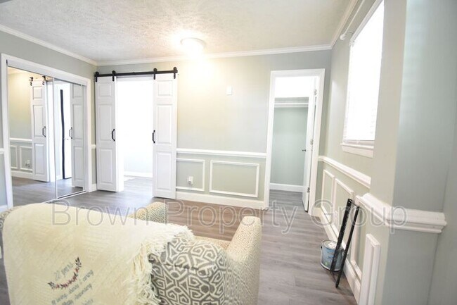 Building Photo - 823 Southview Cir