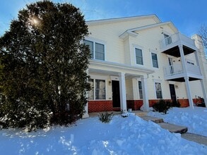 Building Photo - Spacious 2-Level Condominium