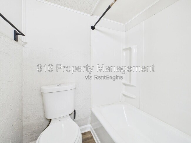 Building Photo - 126 S Village Terrace