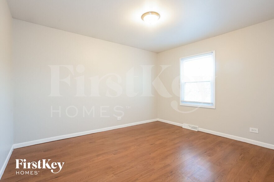 Building Photo - 565 Franklin Ave