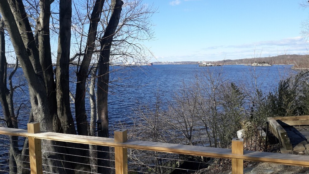 Building Photo - 2 Narragansett Ave