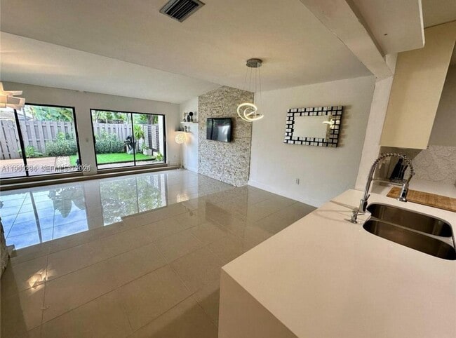 Building Photo - 10640 SW 75th Ln