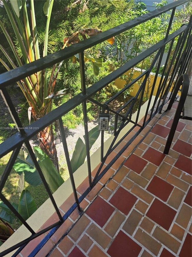 Building Photo - 8024 Harding Ave