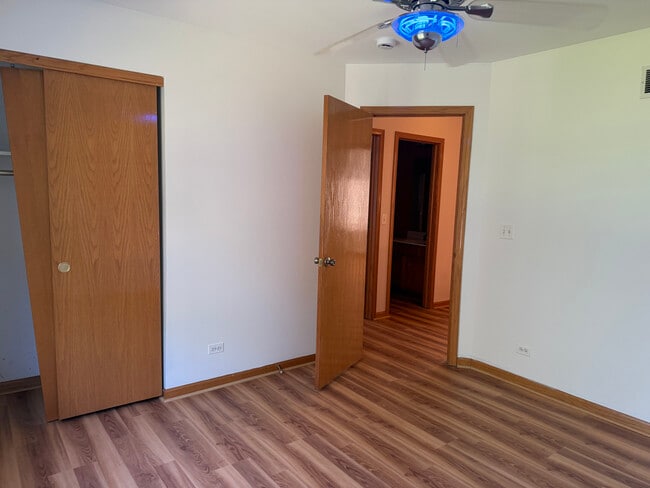 Building Photo - 211 Monarch Dr