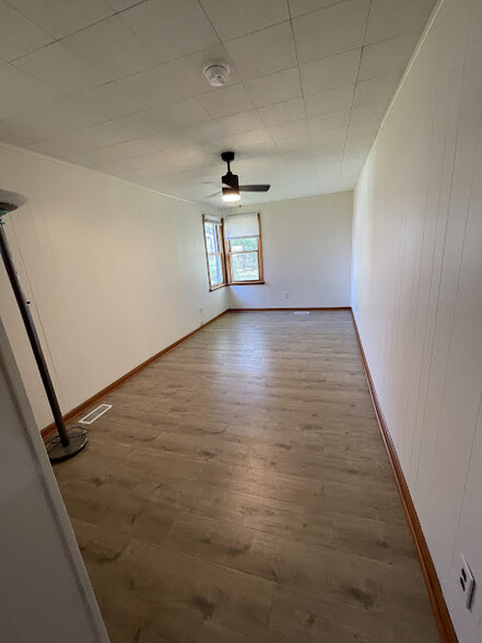 Building Photo - 1536 Barney Ave