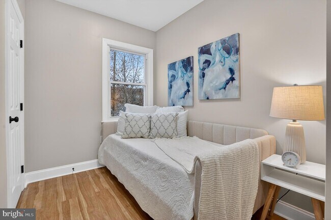 Building Photo - 212 36th St NE