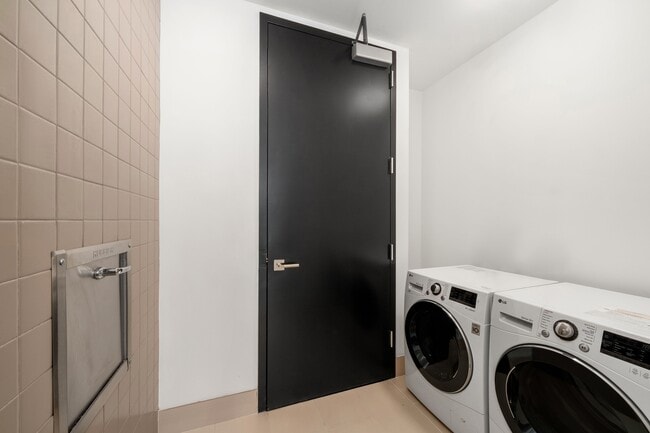 Building Photo - 138 E 50th St