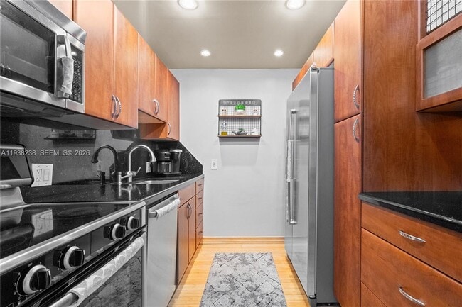 Building Photo - 3675 N Country Club Dr