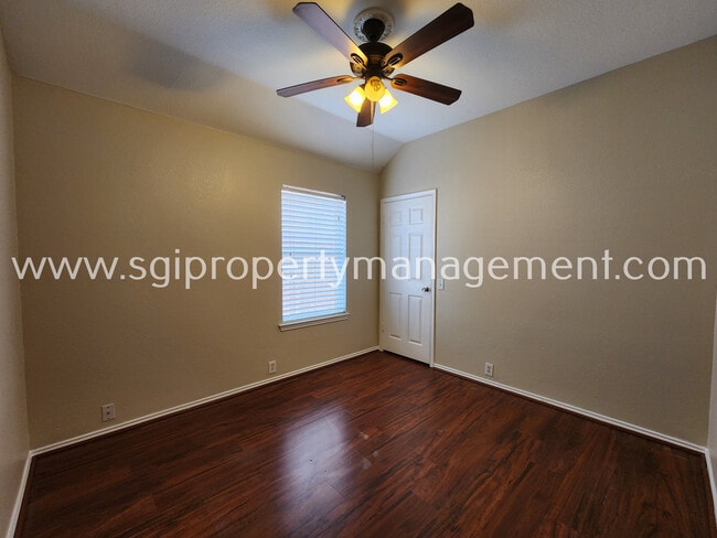 Building Photo - 1415 Murphy Dr