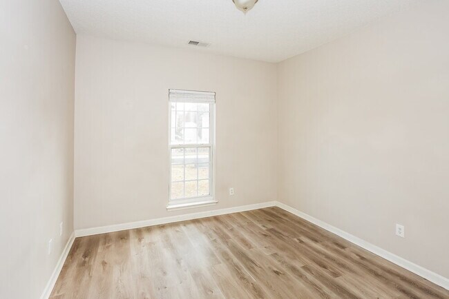 Building Photo - 11878 Meadhaven Dr