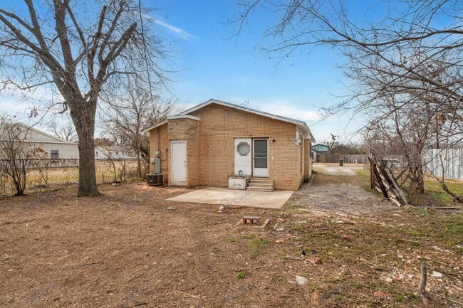 Building Photo - 1209 Gladiolus St