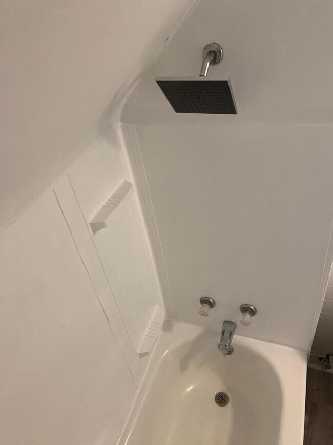 Building Photo - 1483 E 120th St