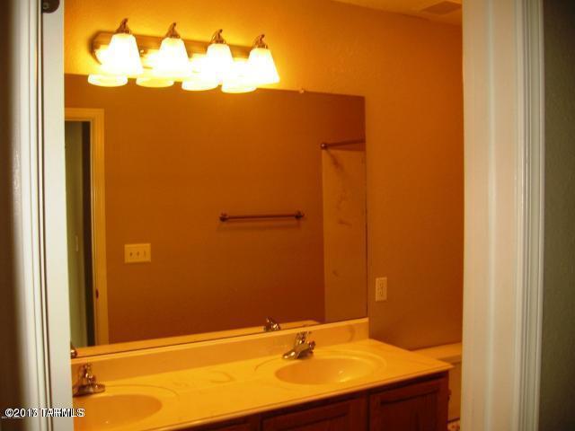 Building Photo - 10650 N Sand Canyon Pl