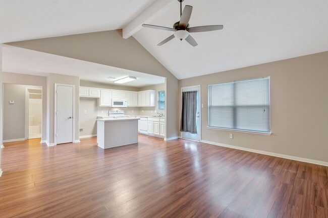 Building Photo - 16225 Summerset Estates Blvd