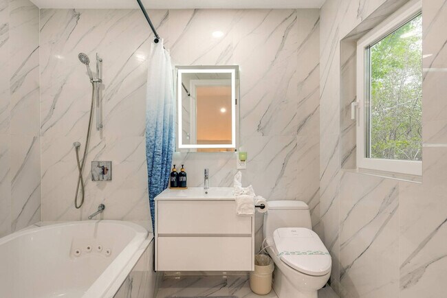 Building Photo - 2135 Rosemont Dr