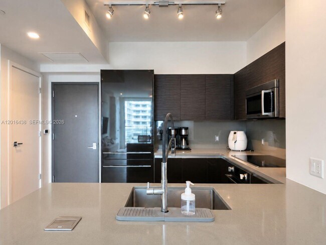 Building Photo - 1080 Brickell Ave