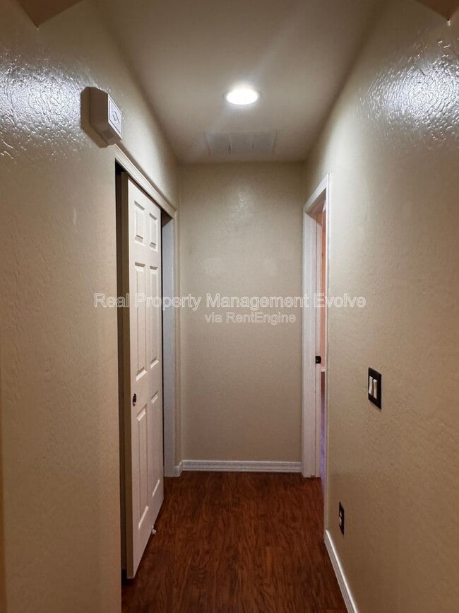 Building Photo - 18184 W Saguaro Ln