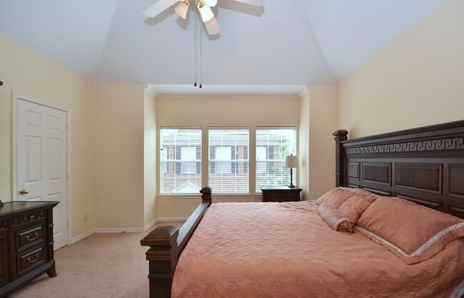 Building Photo - 6841 Staffordshire Blvd