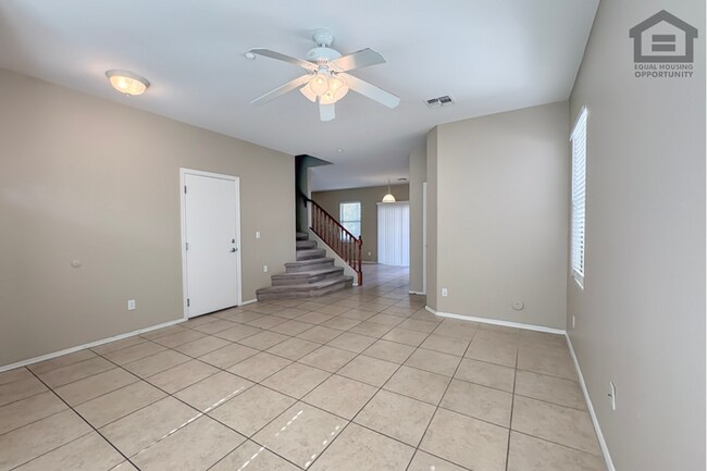 Building Photo - 4Bed/2.5 Bath House at Greenway/75th Ave! Ready for Immediate Move-In! -- Gated Community!
