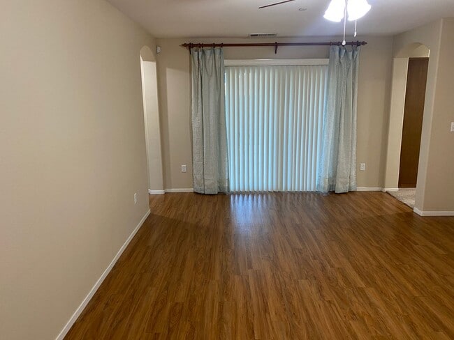 Building Photo - Tulare