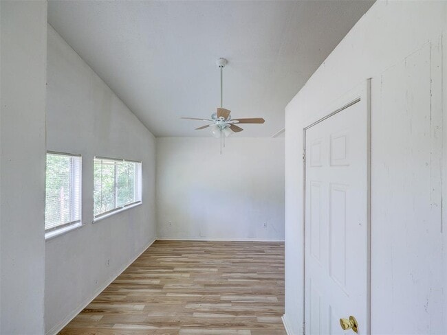 Building Photo - 610 Linden St