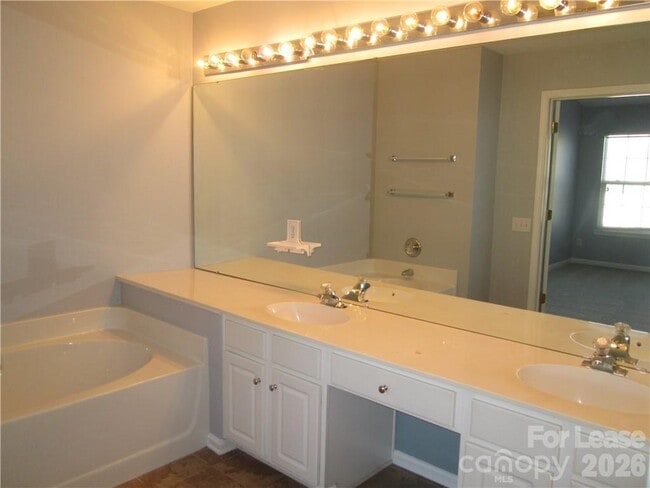 Building Photo - 8807 Ormeau Dr