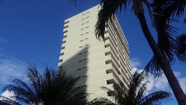 Building Photo - Upgraded 2 Bedroom / 1 Bath at the Iolani Regent