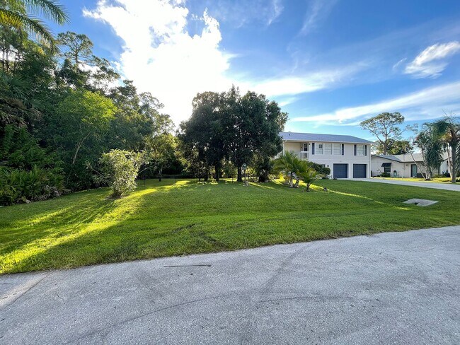 Building Photo - 1337 Center Ln