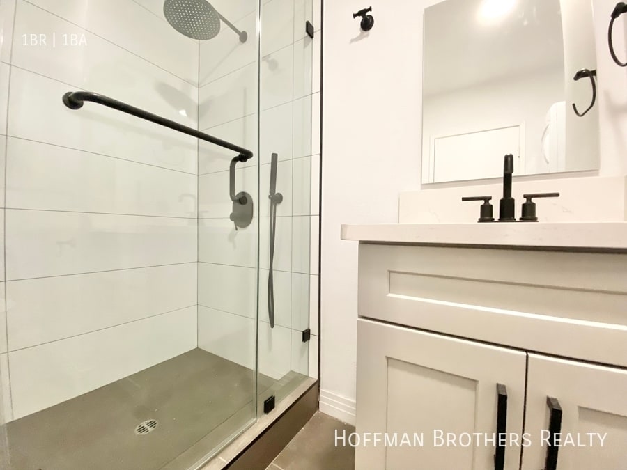 Building Photo - 1240 S Bronson Ave