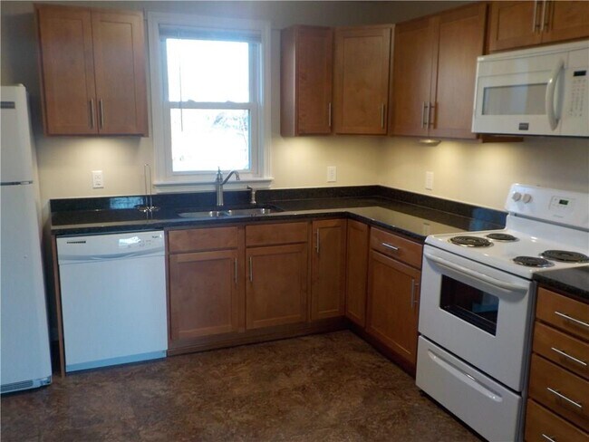 Building Photo - 1098 Diamond Hill Rd