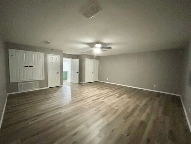 Building Photo - Lakeside Dream Home: Fully Remodeled 4BD/2BA Near Loop 323