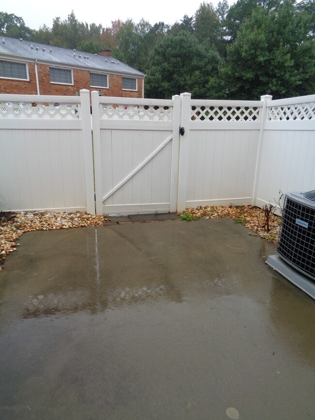 Building Photo - 1336 Green Oaks Ln