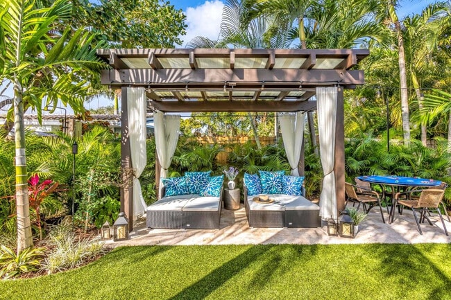 Building Photo - 2004 NE 17th Way