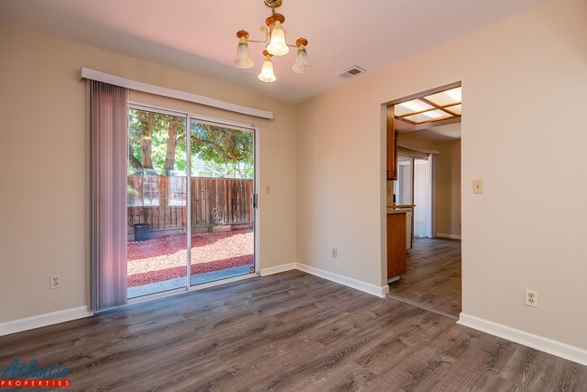 Building Photo - Beautiful Home | LVP Flooring | Central A/C