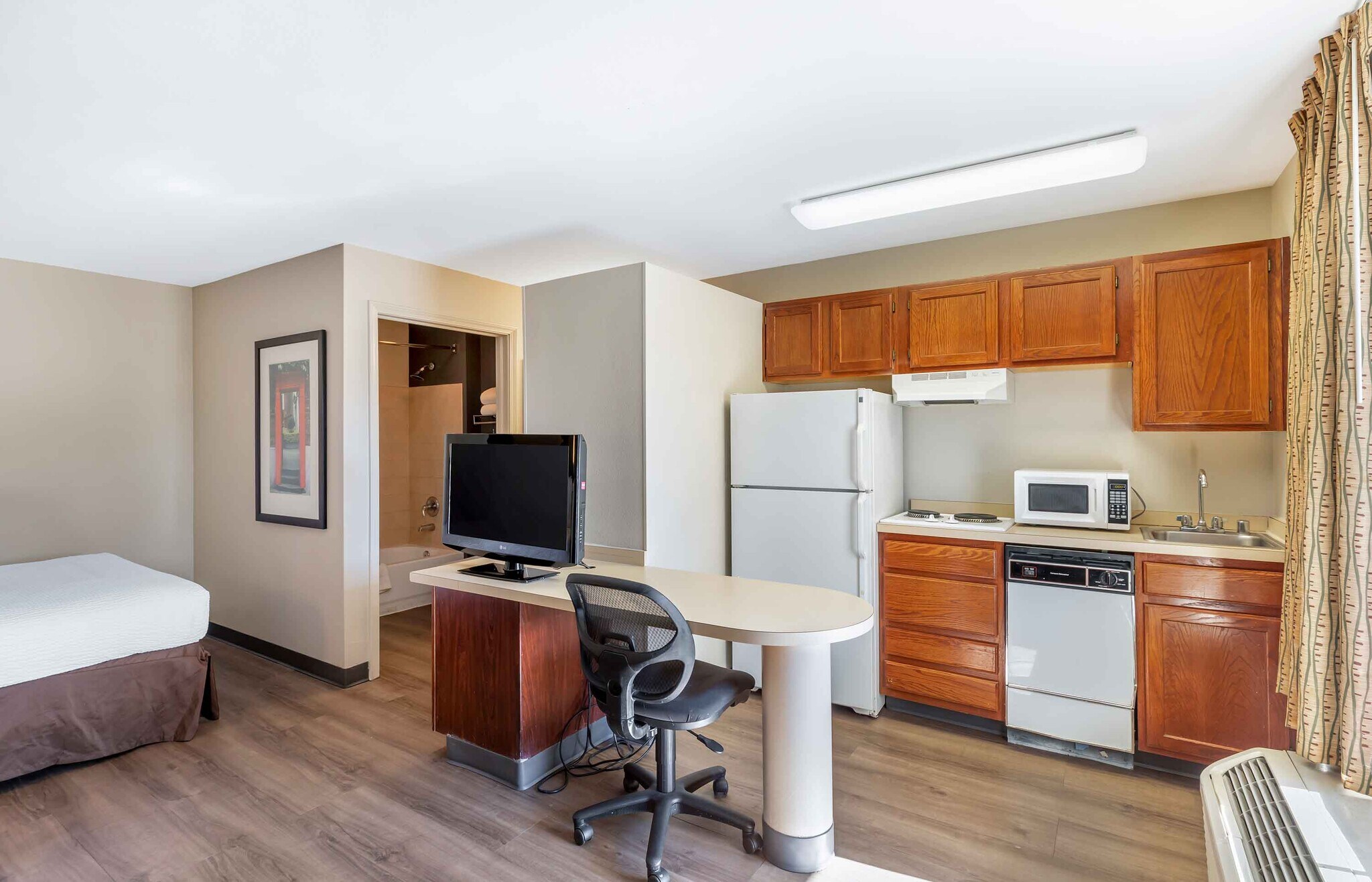 Building Photo - Furnished Studio-Denver - Tech Center - Ce...