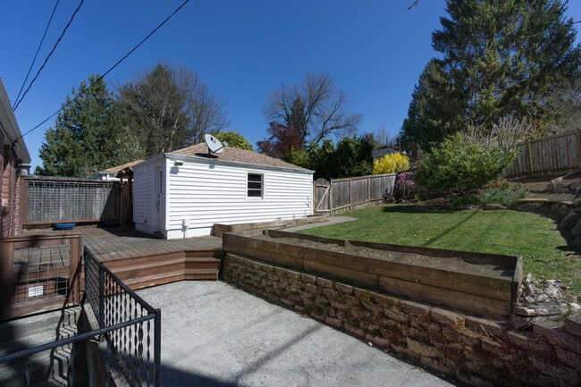 Building Photo - 3002 32nd Ave W