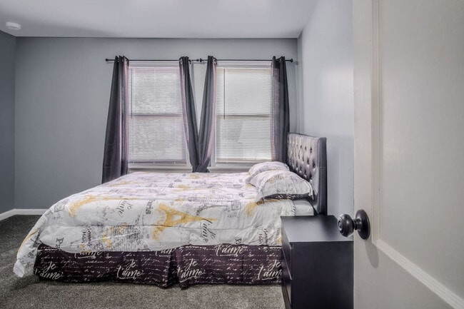 Building Photo - 176 Grand Ave