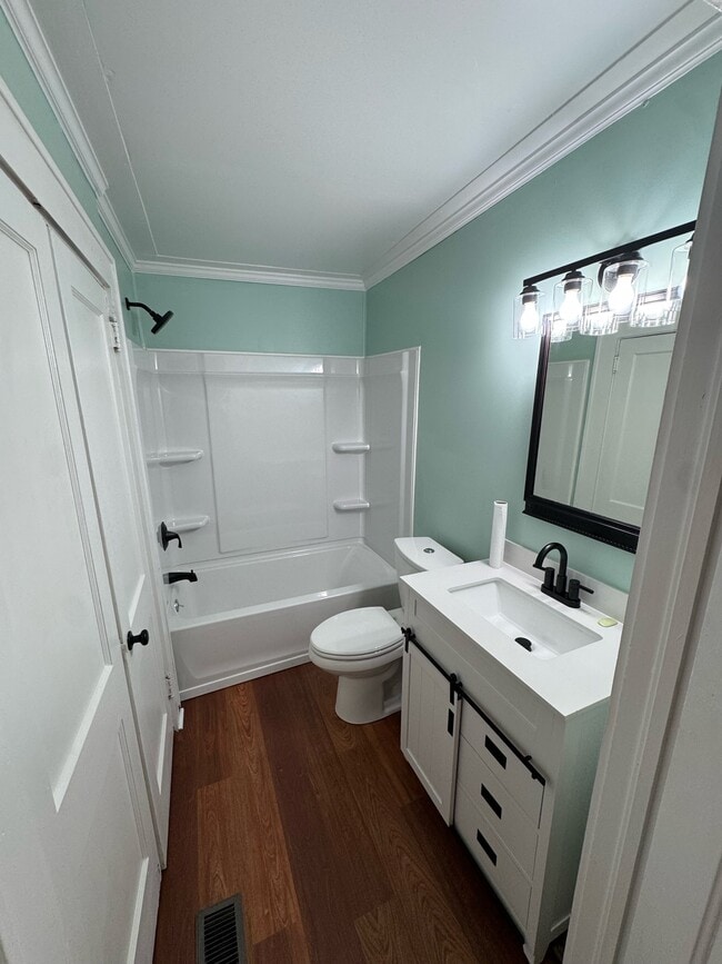 Building Photo - 527 E Cambridge Ave