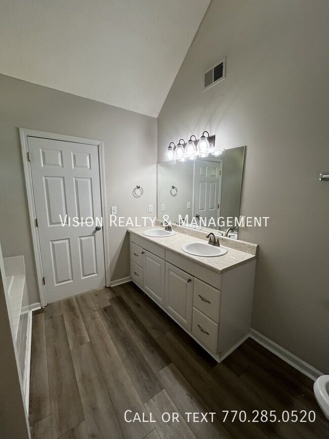 Building Photo - 116 McKenzie Overlook Dr