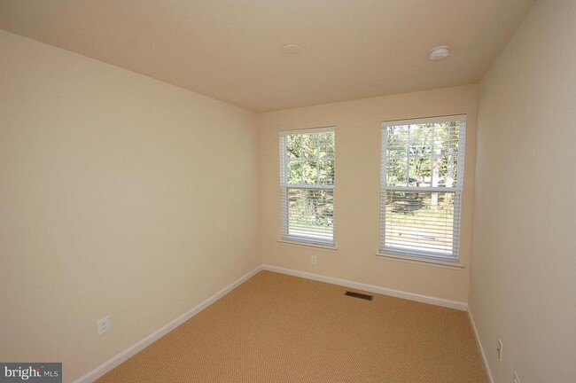 Building Photo - 43975 Eastgate View Drive